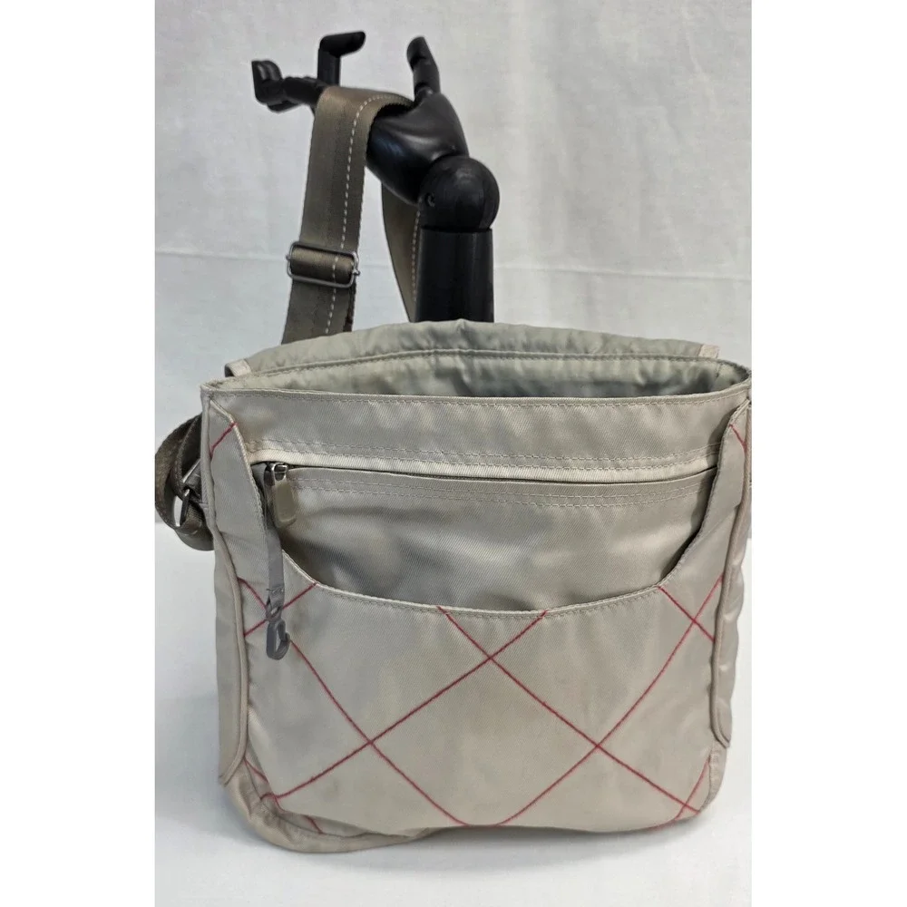 The North Face Crossbody Messenger Bag Tan Beige Red Quilted Stitch Nylon Small